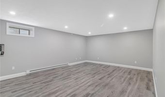 53 River Run Rd, Middletown, RI 02842