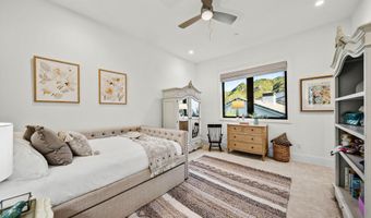 2116 Shadow Creek Dr, Agoura Hills, CA 91301