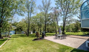 38 N Lake Shore Dr, Brookfield, CT 06804
