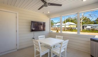 111 11th St, Apalachicola, FL 32320
