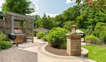 81 Crest Dr, Cranston, RI 02921