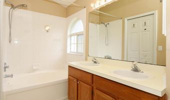1052 ROYAL OAKS Dr, Apopka, FL 32703