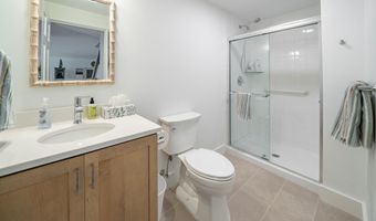 8 Shipmasters Cove Rd, Belfast, ME 04915