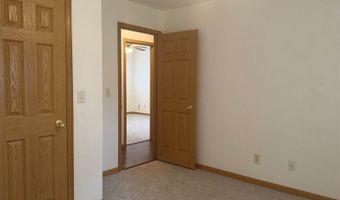 530 S 5th St, Akron, IA 51001