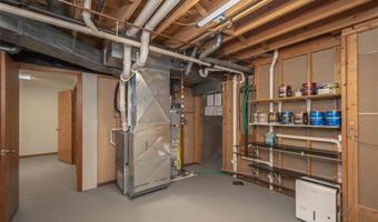 918 King St, Baldwin City, KS 66006