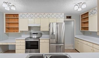 106 Oakwood Dr, Keene, TX 76059
