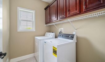 35 Shinnecock Hills Dr, Albany, NY 12205