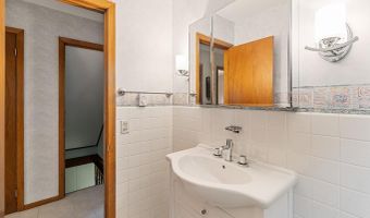 15 Blondin Cir, Burlington, VT 05408