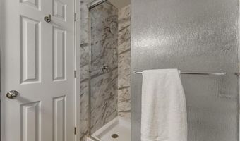 2 Rochdale Dr, Bella Vista, AR 72714