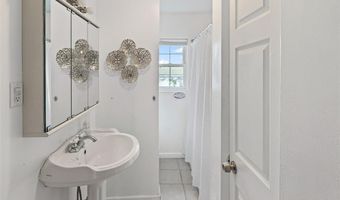 2405 Woodcrest Dr, Alton, IL 62002