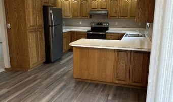 1102 Willow Dr, Aberdeen, SD 57401