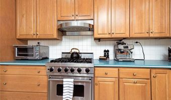 371 Glen Hill Dr, North Kingstown, RI 02874