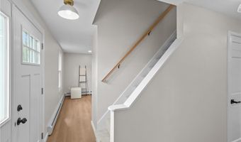 21 Hope Hill Ter, Cranston, RI 02921