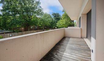 4141 N HENDERSON Rd 107, Arlington, VA 22203