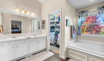 4020 Bunker Hill Dr, Algonquin, IL 60102