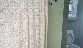 51 Reed St, Agawam, MA 01001