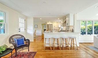 18 Chantilly Dr, Barrington, RI 02806