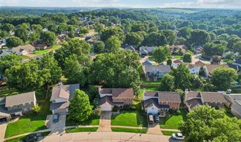 800 Eaglebrooke Dr, Ballwin, MO 63021