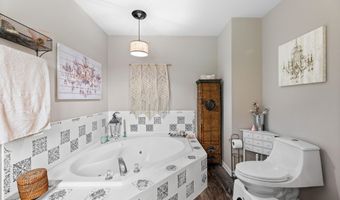48 Poplar St, Beachwood, NJ 08722