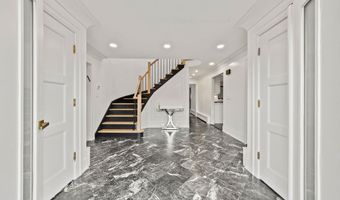 20 Algonquin Cir, Airmont, NY 10952