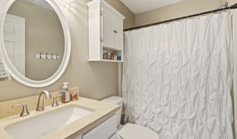 617 Eaton Dr, Aurora, OH 44202