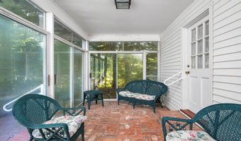 16 Iron Gate Ln, Cromwell, CT 06416