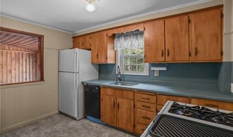 73 Penguin Ave, Warwick, RI 02818