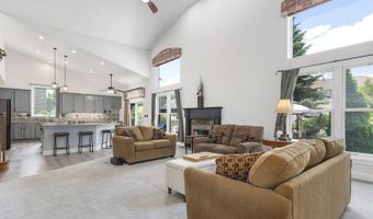 2320 Barrett Dr, Algonquin, IL 60102