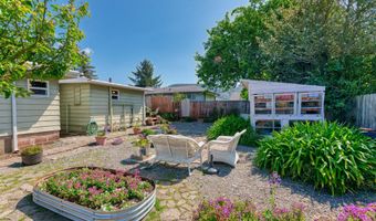 311 MAPLE St, Brookings, OR 97415