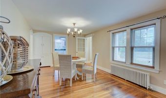 16 Evergreen St, Barrington, RI 02806