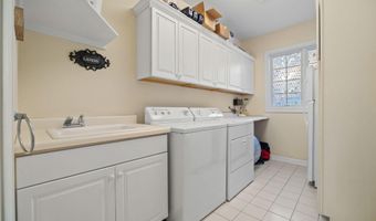 3031 Bayberry Rd, Ames, IA 50014