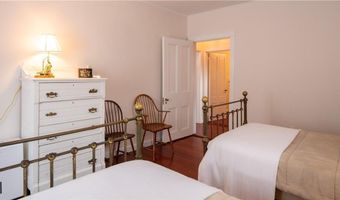 167 Coggeshall Ave A, Newport, RI 02840