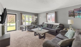 146 Woodcrest Dr, Amherst, NY 14226