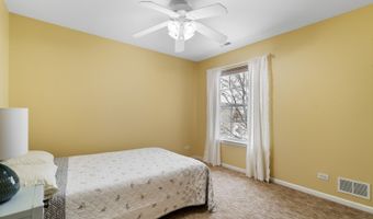 367 Emerald Ln, Algonquin, IL 60102