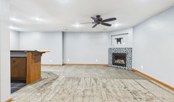 812 S 5th Ave, Brandon, SD 57005