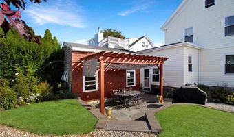 99 Roseneath Ave, Newport, RI 02840