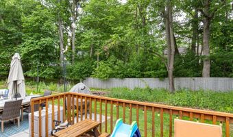 11 MEADOWBROOK Ct, Appleton, WI 54914