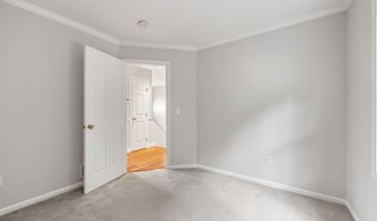 40 Nathan Hale Ct, Cheshire, CT 06410