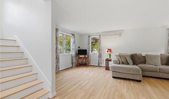 5 Aurora Dr, Cumberland, RI 02864