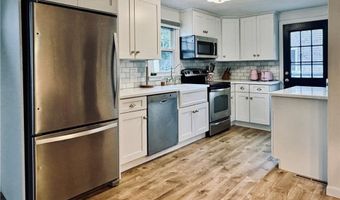 140 Renfrew Ave, Middletown, RI 02842