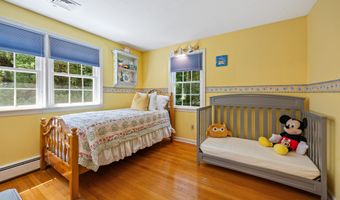 475 Riverside Dr, Cheshire, CT 06410