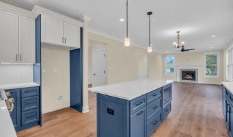 2 Potters Ct, Bayville, NJ 08721