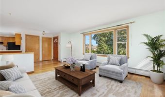 83 FESSENDEN St, Warwick, RI 02886