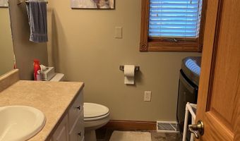 1109 Clover Ct, Aberdeen, SD 57401