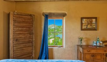 30 Camino Sanador, Santa Fe, NM 87505