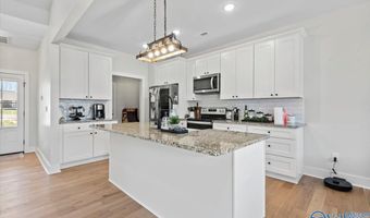 15 Swanee Dr, Albertville, AL 35950