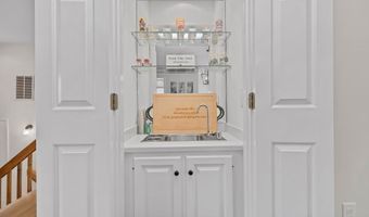 7 Silversmith Dr, Danbury, CT 06811