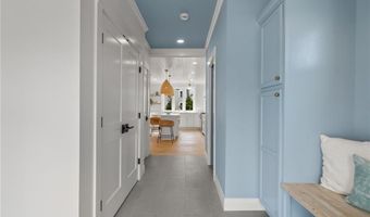 7 Wellington Ave, Newport, RI 02840