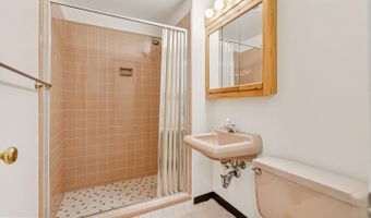 4893 35TH Rd N, Arlington, VA 22207