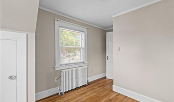 53 Admiral Kalbfus Rd, Newport, RI 02840